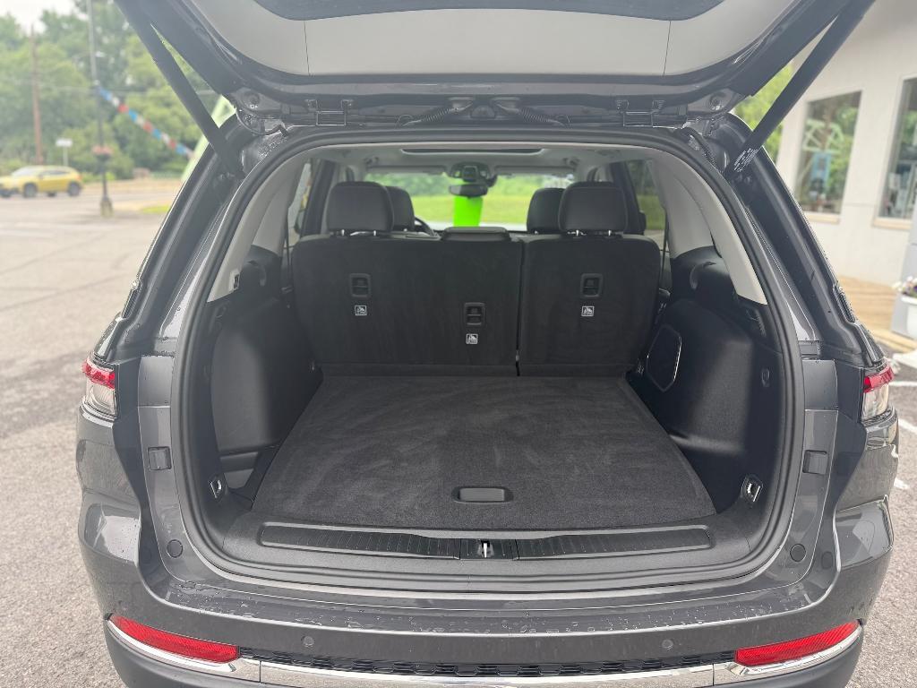used 2022 Jeep Grand Cherokee car, priced at $36,900