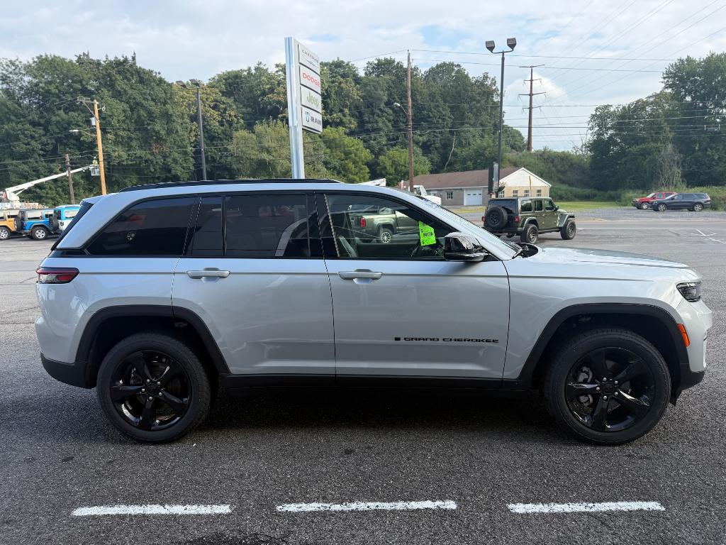 used 2023 Jeep Grand Cherokee car, priced at $34,900