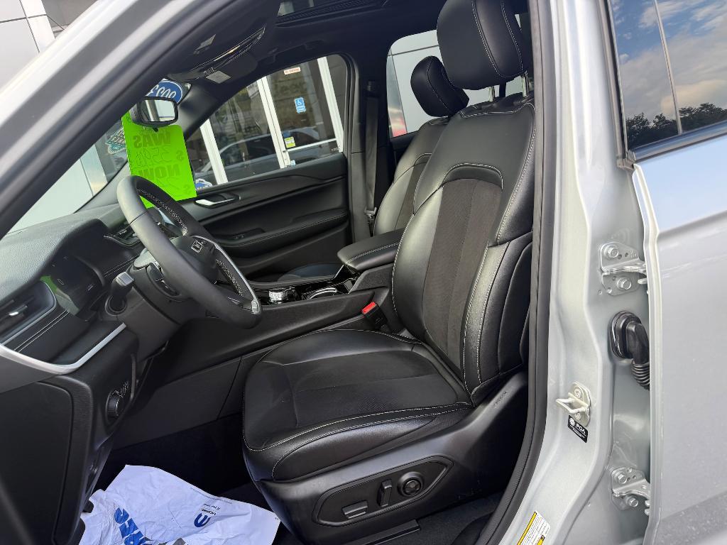 used 2023 Jeep Grand Cherokee car, priced at $34,900