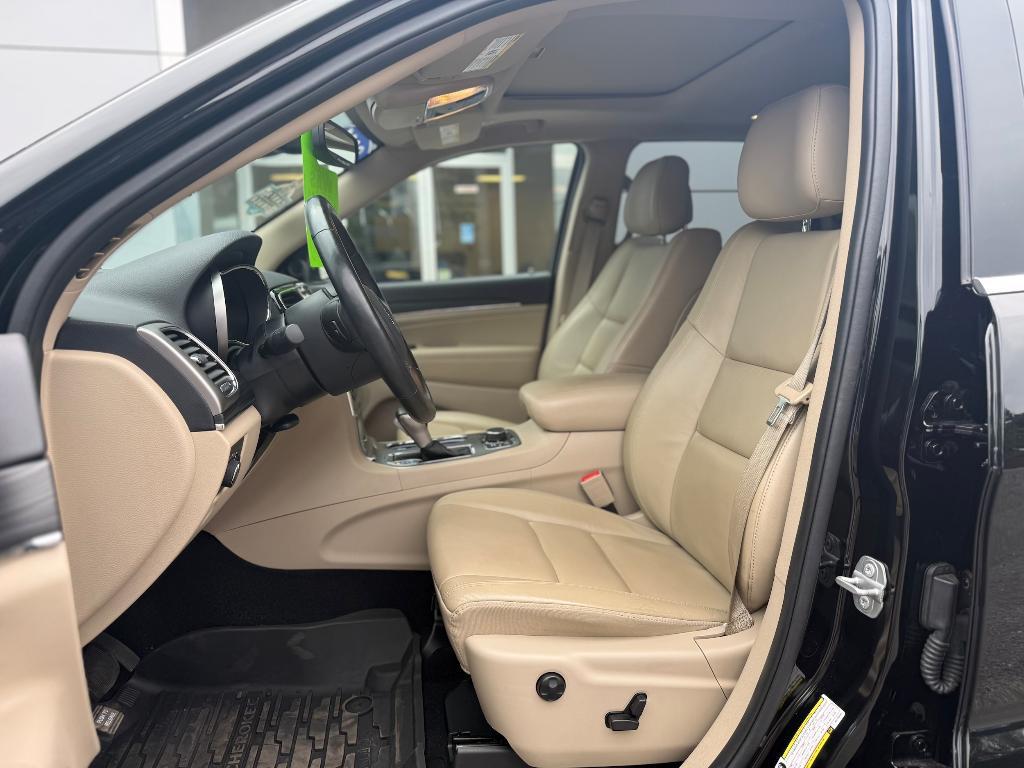 used 2021 Jeep Grand Cherokee car, priced at $31,900