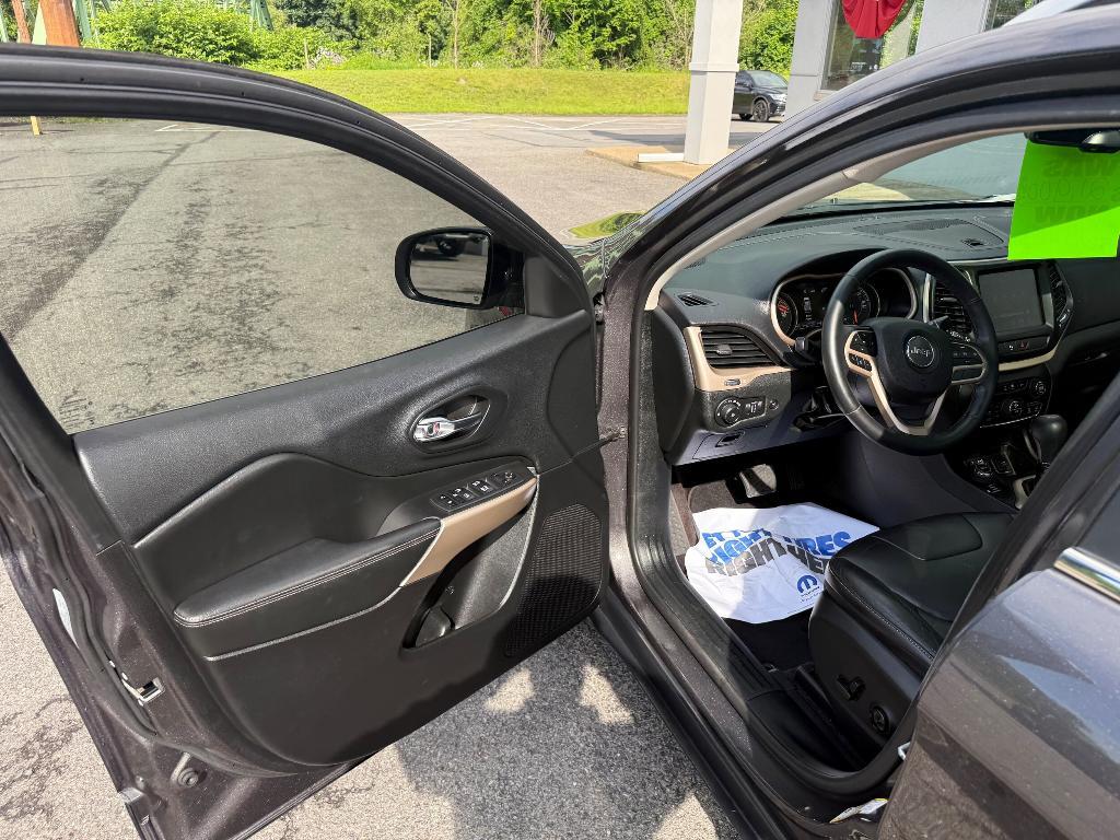 used 2018 Jeep Cherokee car, priced at $20,900
