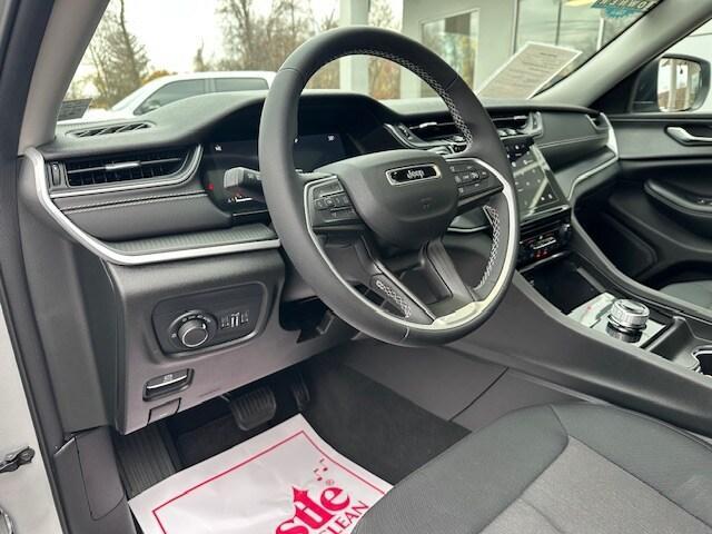 used 2024 Jeep Grand Cherokee car, priced at $35,900