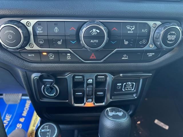 new 2025 Jeep Wrangler car, priced at $43,817