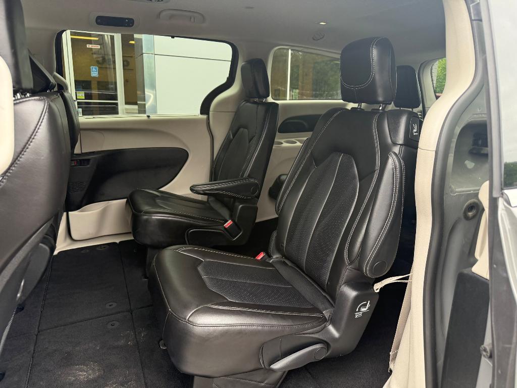 used 2023 Chrysler Pacifica car, priced at $28,900