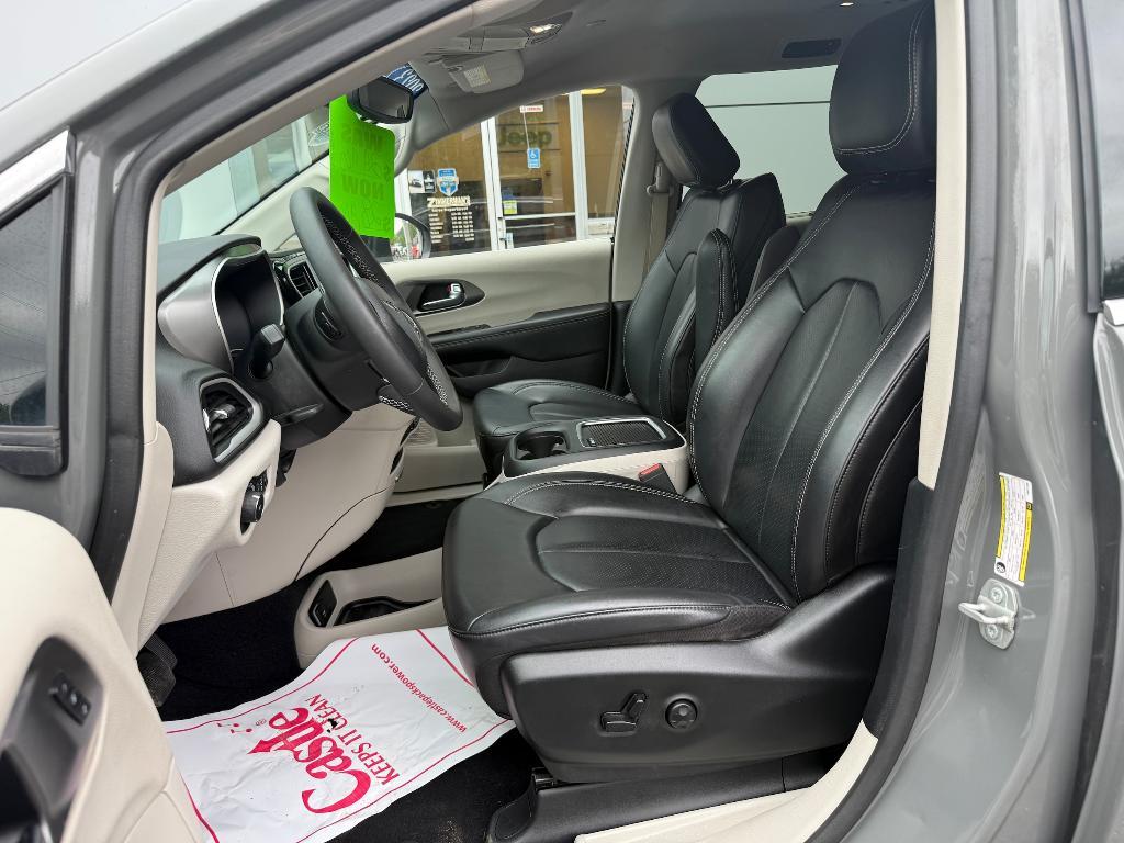 used 2023 Chrysler Pacifica car, priced at $28,900