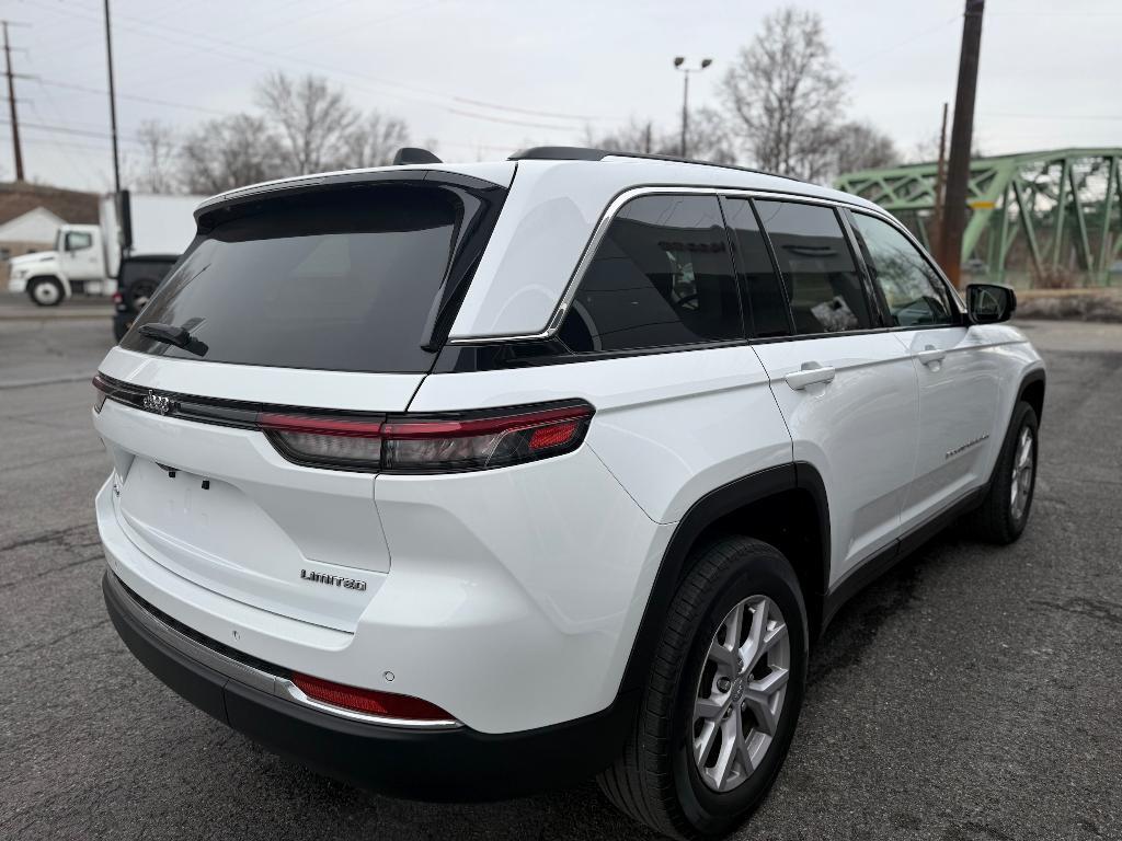 used 2022 Jeep Grand Cherokee car, priced at $34,850