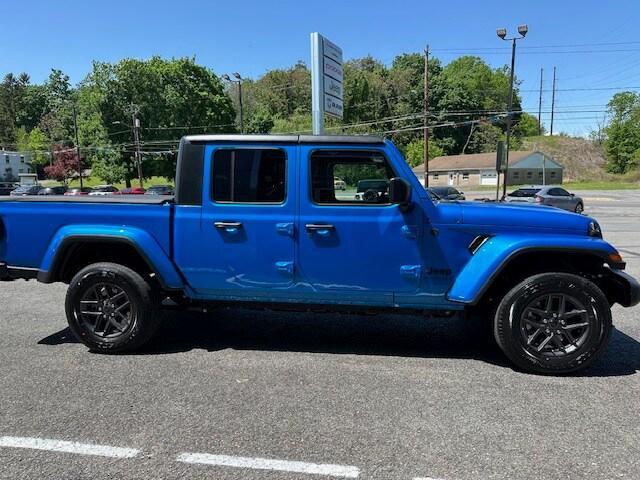 new 2024 Jeep Gladiator car, priced at $43,490