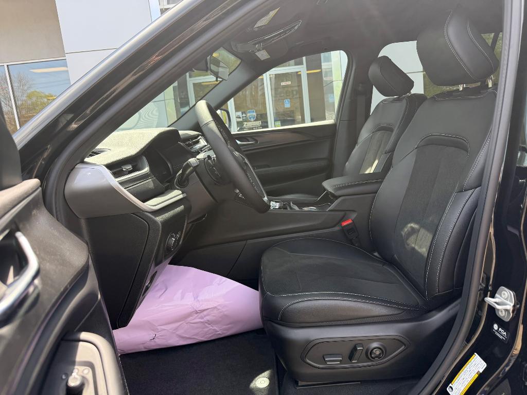 new 2025 Jeep Grand Cherokee L car, priced at $46,317