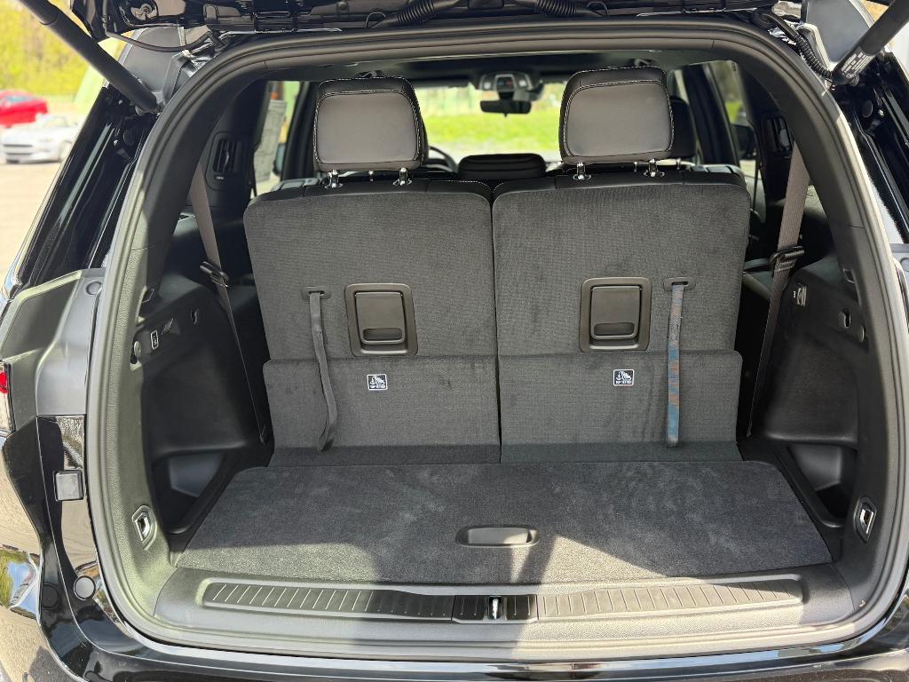 new 2025 Jeep Grand Cherokee L car