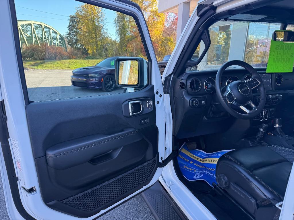 used 2023 Jeep Gladiator car, priced at $38,900