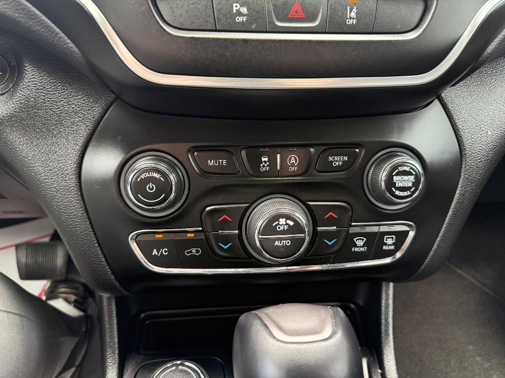 used 2022 Jeep Cherokee car, priced at $29,900