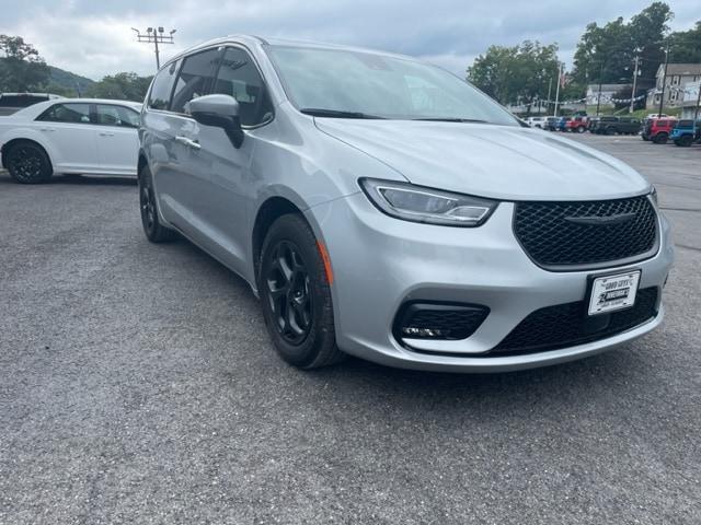new 2023 Chrysler Pacifica Hybrid car, priced at $47,499