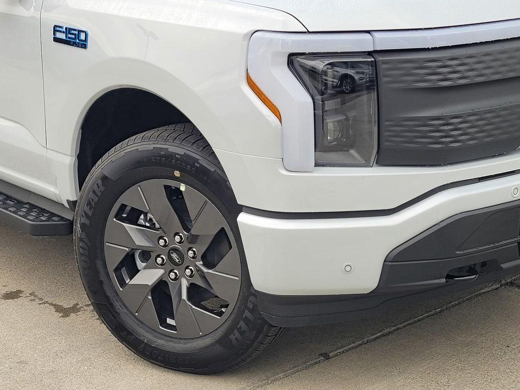 new 2025 Ford F-150 Lightning car