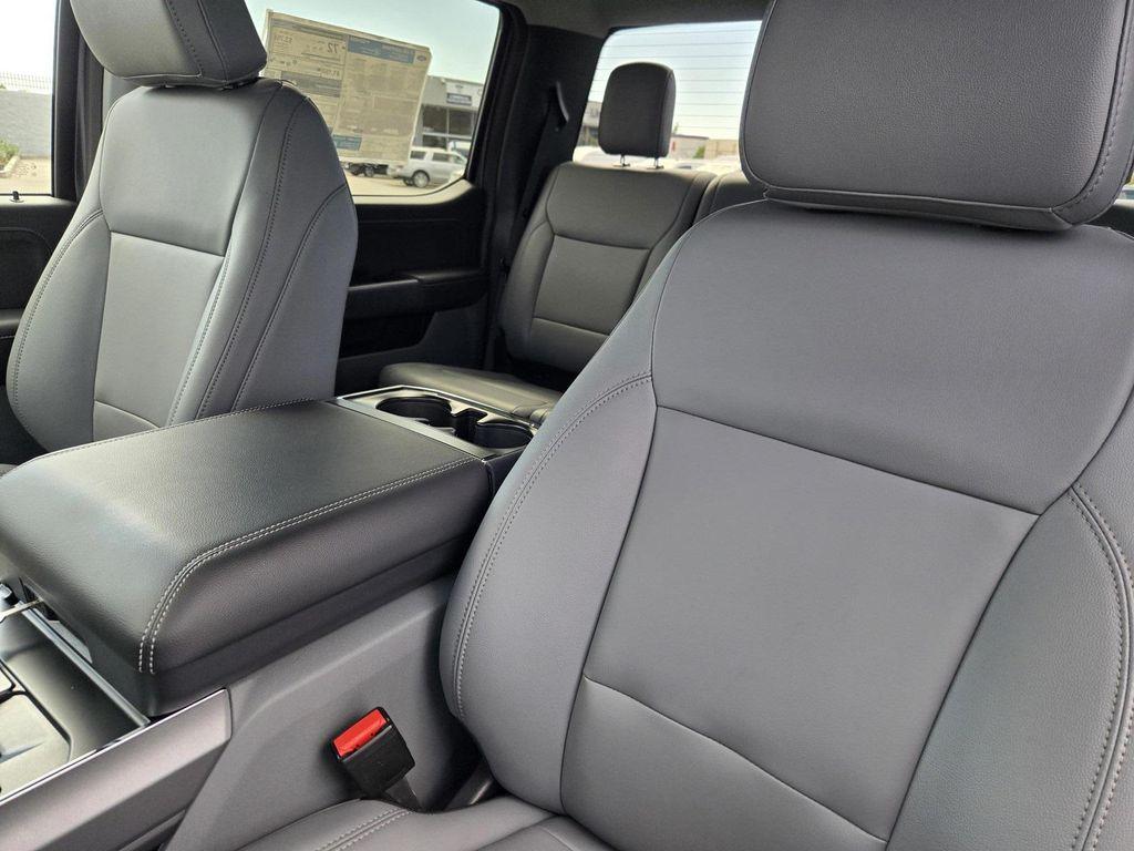 new 2025 Ford F-150 Lightning car