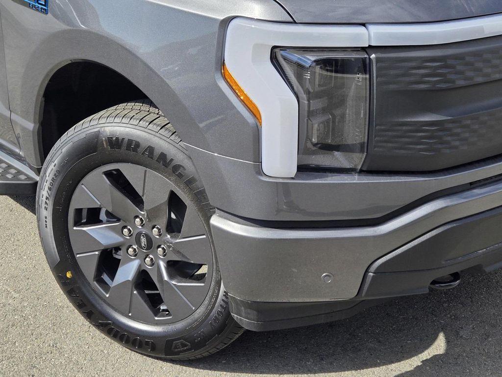 new 2025 Ford F-150 Lightning car