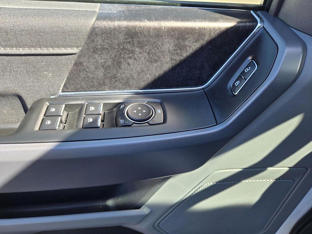 new 2025 Ford F-150 Lightning car