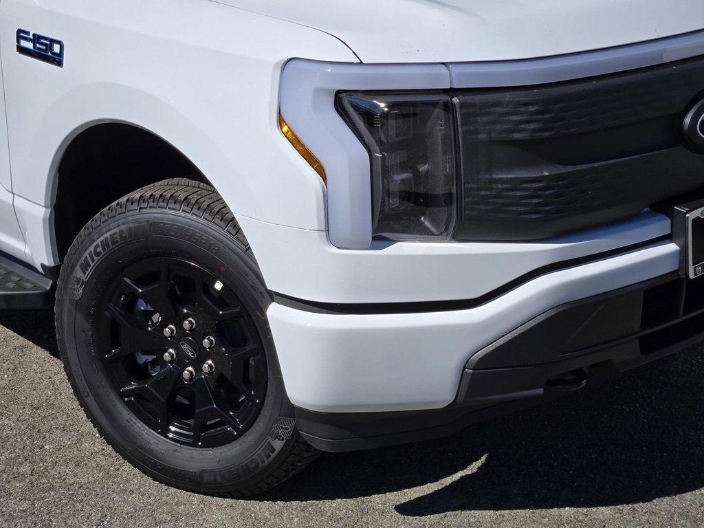 new 2025 Ford F-150 Lightning car