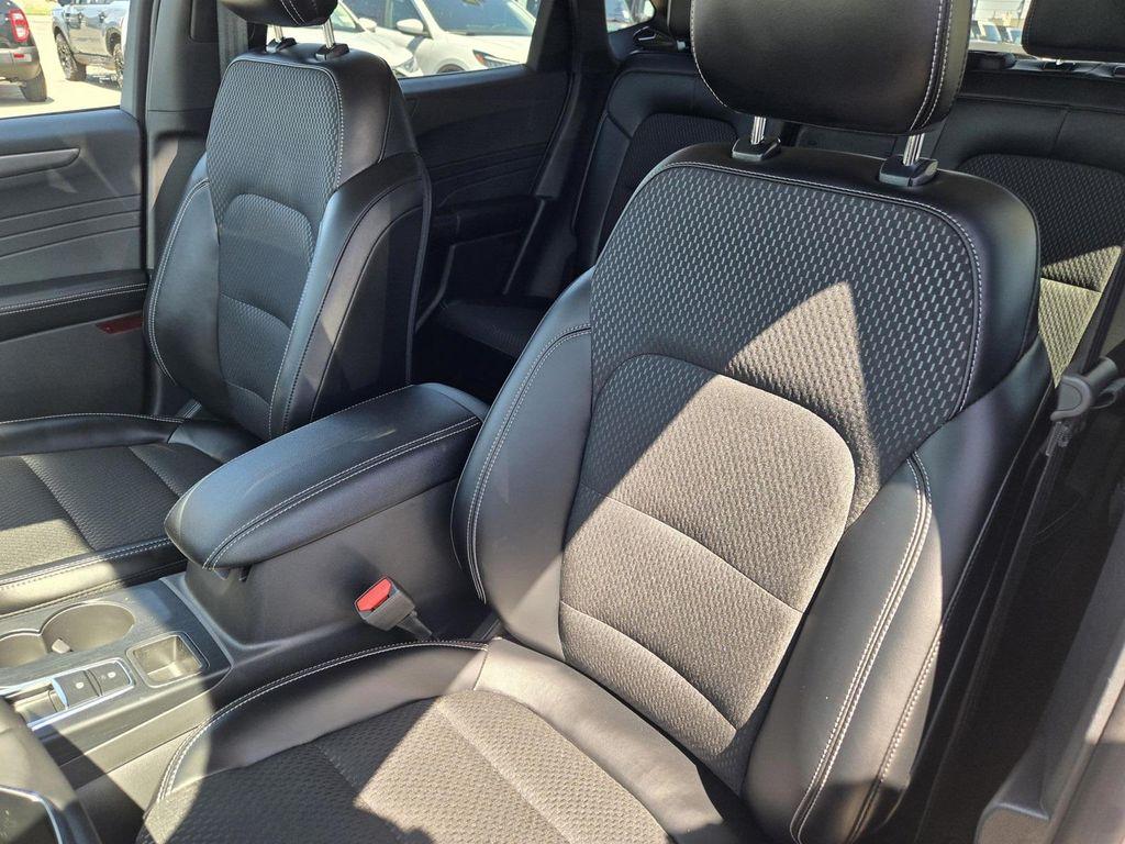 new 2025 Ford Escape PHEV car, priced at $33,395