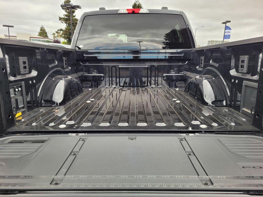 new 2025 Ford F-150 Lightning car