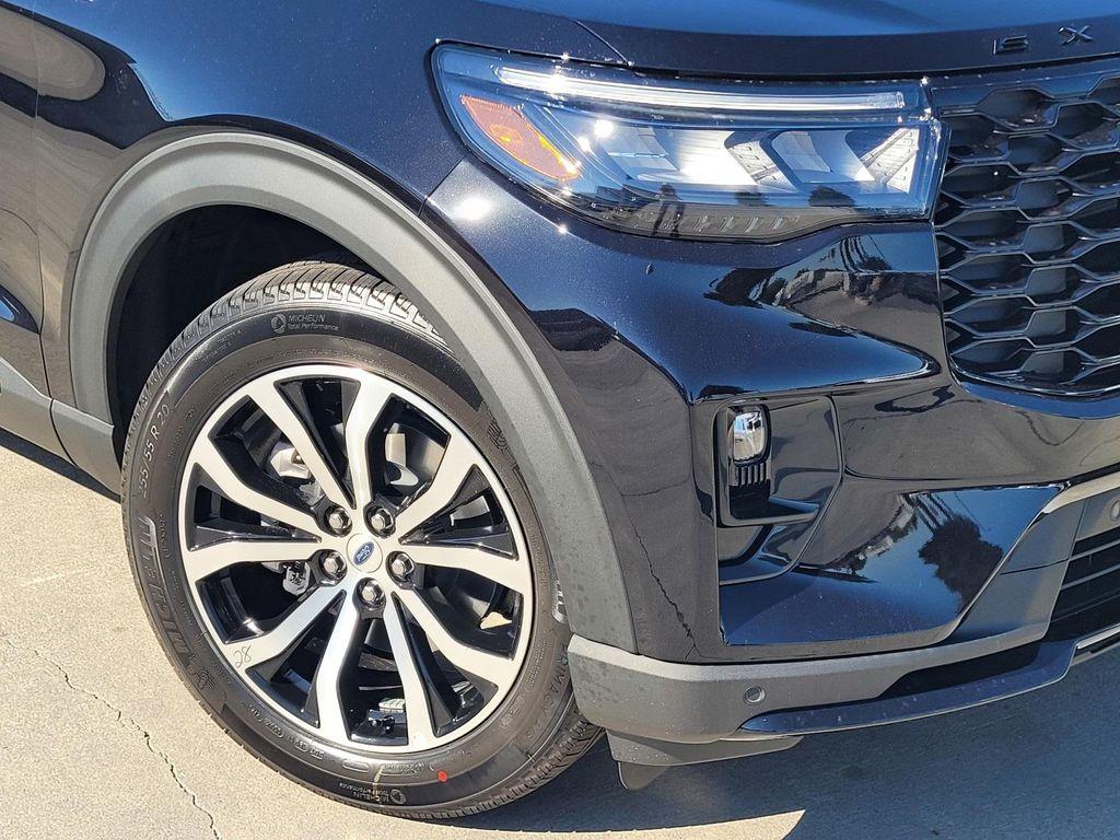 new 2025 Ford Explorer car