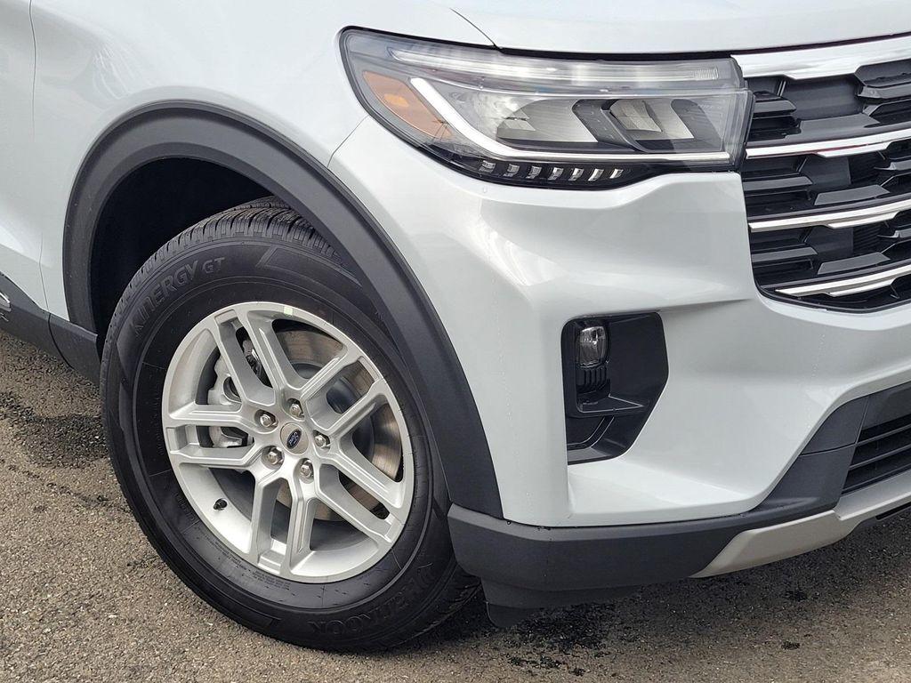 new 2025 Ford Explorer car