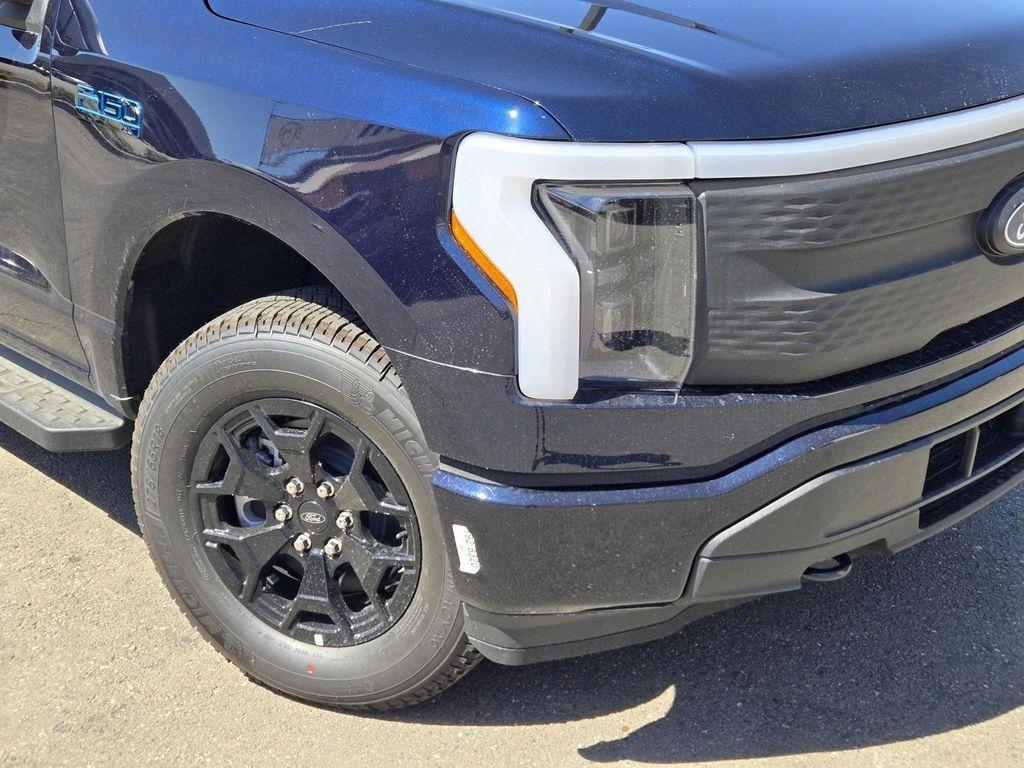 new 2025 Ford F-150 Lightning car