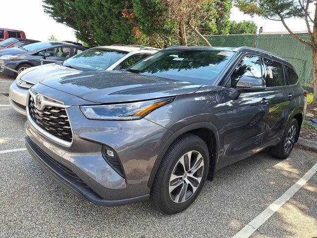 used 2021 Toyota Highlander car, priced at $38,888
