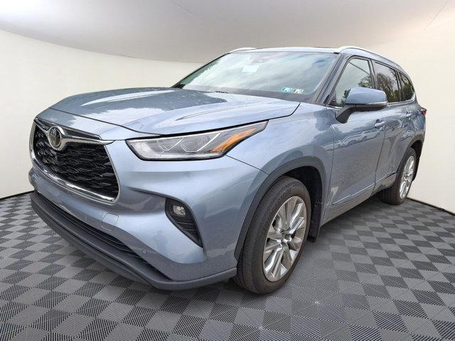 used 2021 Toyota Highlander car, priced at $37,888