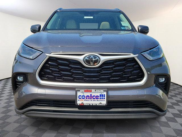 used 2021 Toyota Highlander car, priced at $35,888