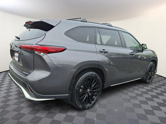 used 2023 Toyota Highlander car, priced at $43,888