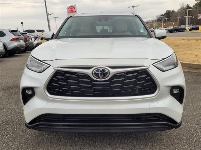 used 2022 Toyota Highlander car, priced at $30,000