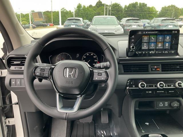 new 2025 Honda Pilot car, priced at $44,930