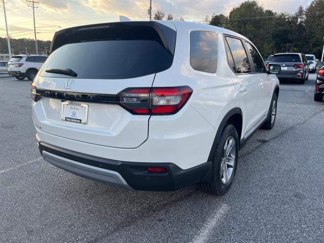 new 2025 Honda Pilot car, priced at $43,974