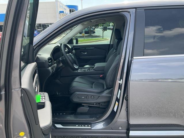 new 2025 Honda Pilot car, priced at $43,827