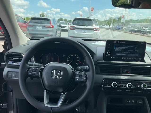 new 2025 Honda Pilot car, priced at $43,827