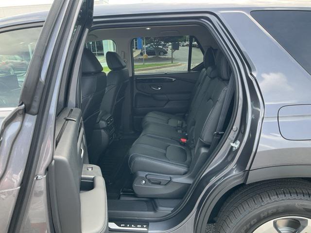 new 2025 Honda Pilot car, priced at $43,827