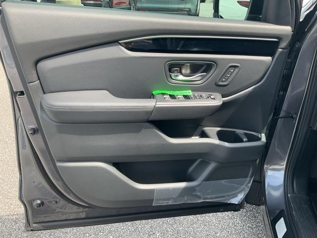new 2025 Honda Pilot car, priced at $43,827
