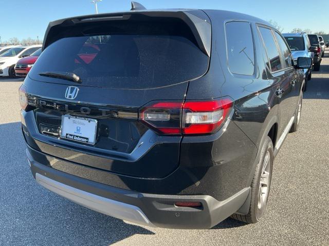 new 2025 Honda Pilot car, priced at $43,313