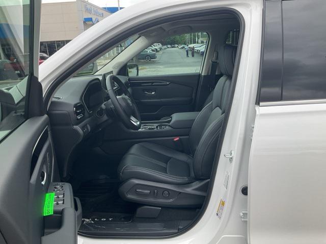 new 2025 Honda Pilot car, priced at $45,835