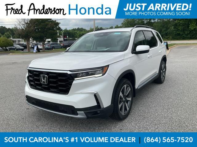 new 2025 Honda Pilot car, priced at $45,835
