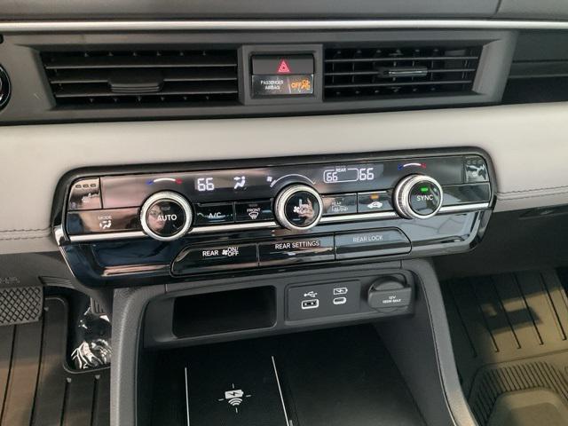 new 2025 Honda Pilot car, priced at $44,811