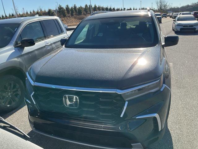 new 2025 Honda Pilot car, priced at $48,950