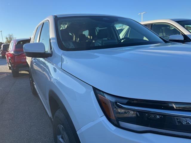 new 2025 Honda Pilot car, priced at $47,450