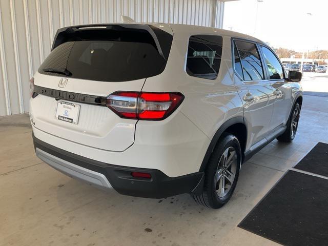 used 2025 Honda Pilot car, priced at $42,283