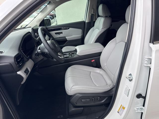 used 2025 Honda Pilot car, priced at $42,978
