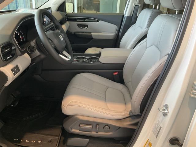 new 2025 Honda Pilot car, priced at $52,280