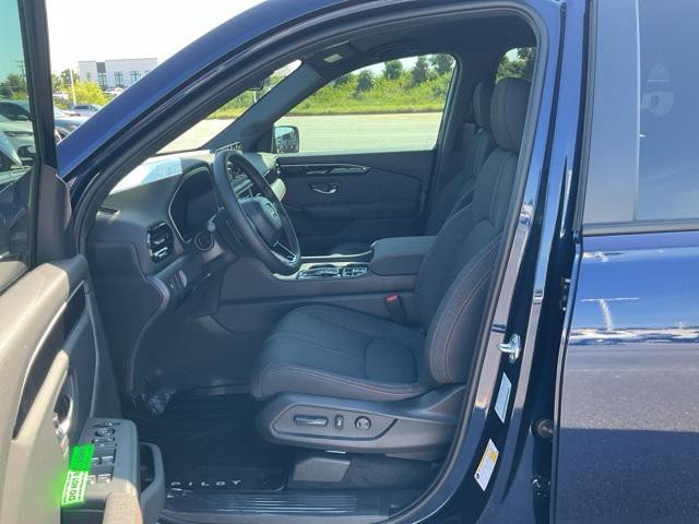 new 2025 Honda Pilot car, priced at $38,877