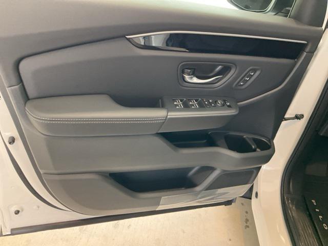 new 2025 Honda Pilot car, priced at $43,383