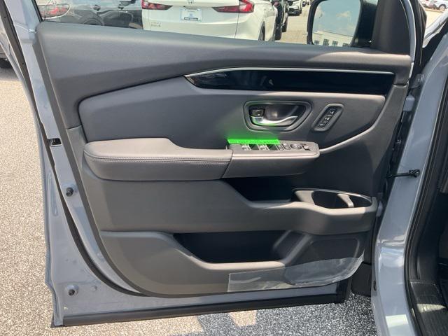 new 2025 Honda Pilot car, priced at $45,835