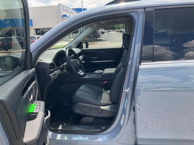 new 2025 Honda Pilot car, priced at $45,835